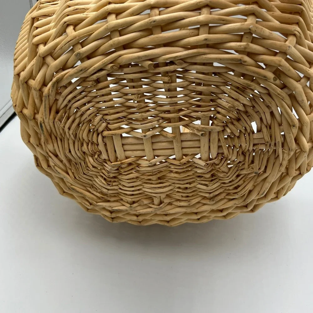 Woven Wicker Basket Unisex Medium Tan Very Good Rustic Scalloped Rim